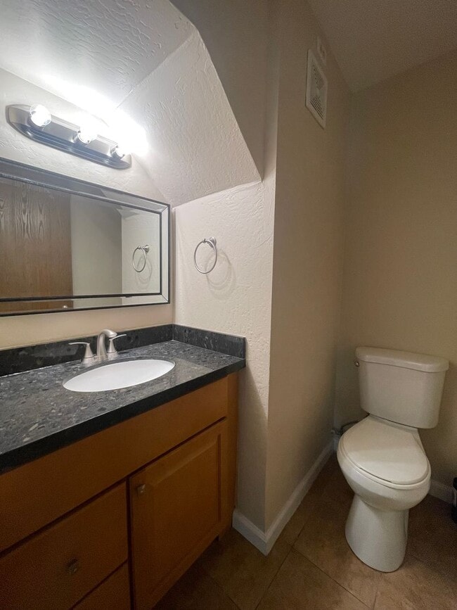 Building Photo - Wonderful Updated 2 Bedroom Home.