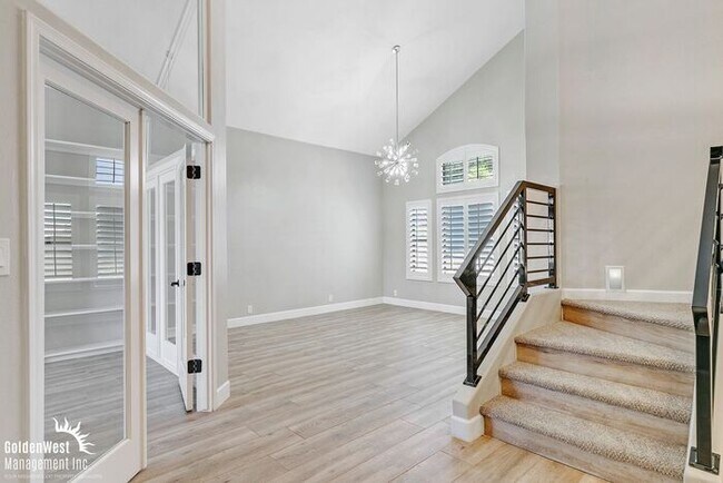 Building Photo - Modern 3bdm 3ba Home with Stylish Upgrades
