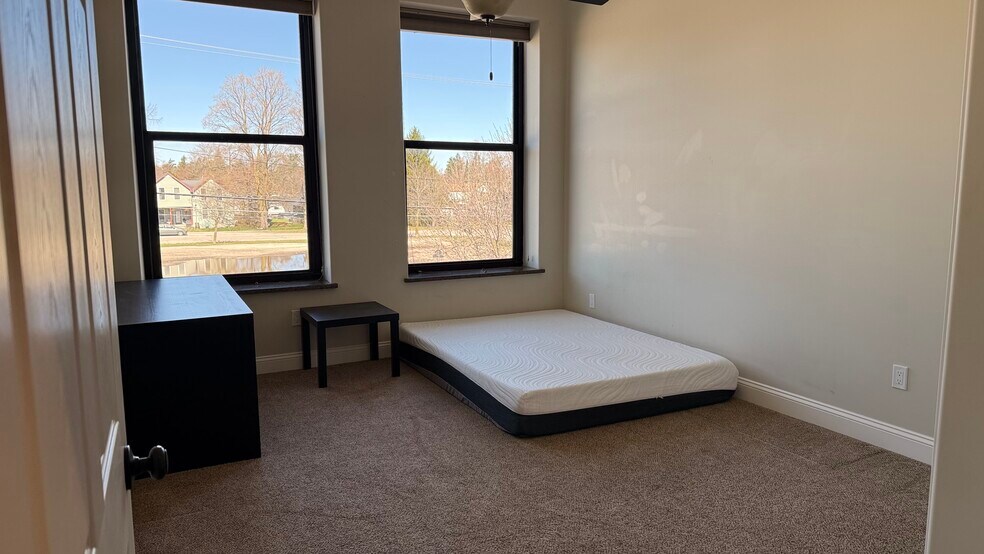 Building Photo - 330 S Cedar St