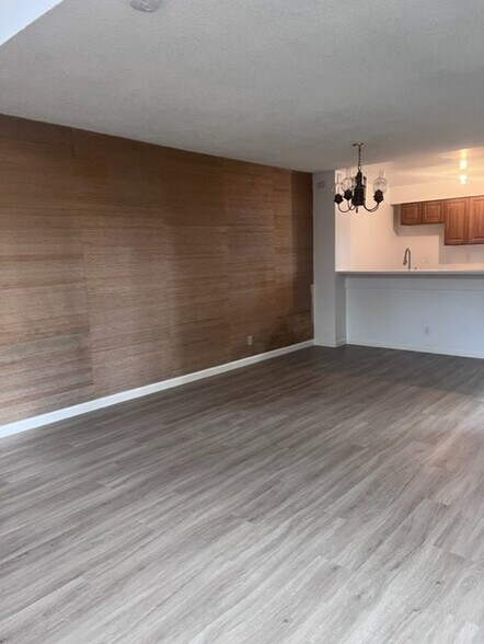 Building Photo - 14127 Bayside Dr