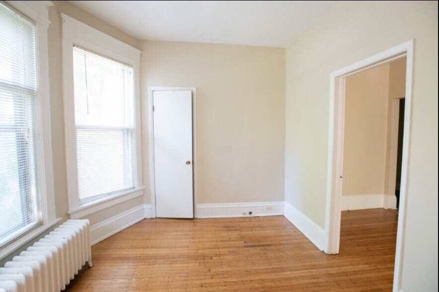 Building Photo - 2214 E Ivanhoe Pl