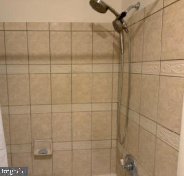 Building Photo - 5913 Mayflower Ct