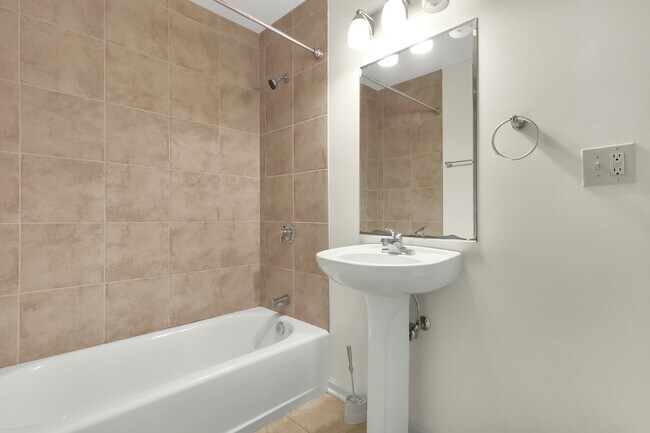 Building Photo - 221 N Front St