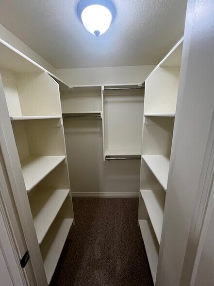 Closet 1 - 739 S Rice Rd