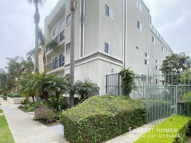 Building Photo - 1227 Granville Ave