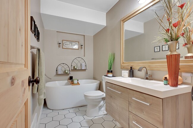 Building Photo - Modern Country Retreat on Half Acre in Gridley 3+ Bedrooms