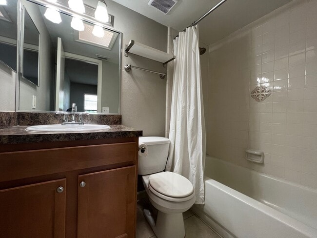 Building Photo - Audubon Park 2/2 Corner Unit Villa with La...