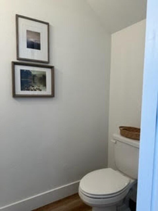 Building Photo - Row Home with 1 car garage 2 bed, 2.5 bath