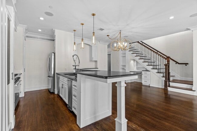 Building Photo - 161 Tudor St