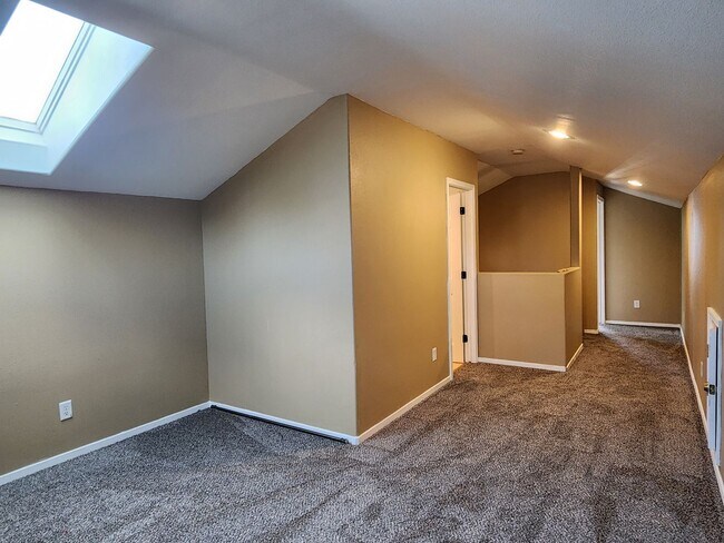 Building Photo - 4 Bedroom Home in Gardnerville For Rent