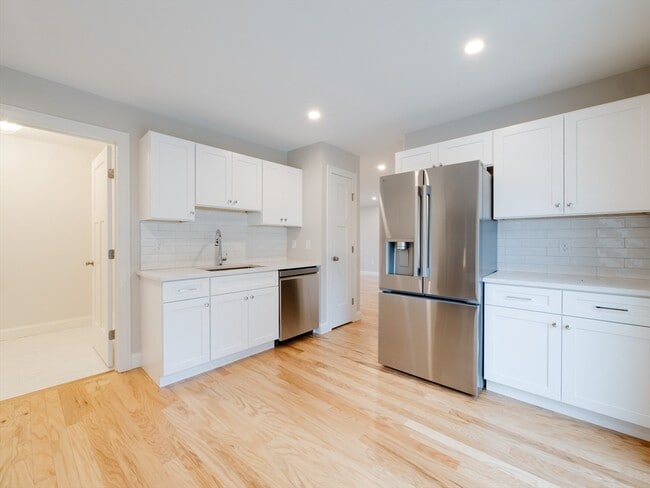 Building Photo - 5 Barracks Rd