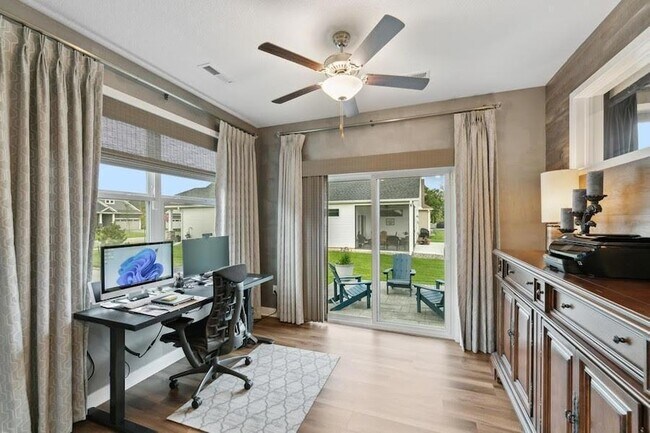 Building Photo - 9337 Bridle Way