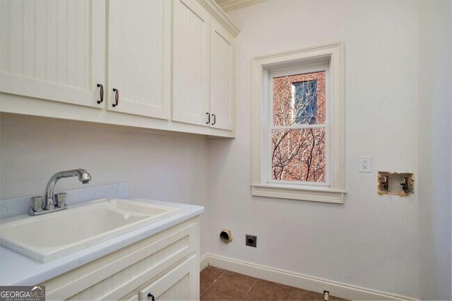 Building Photo - 208 Clarion Ave