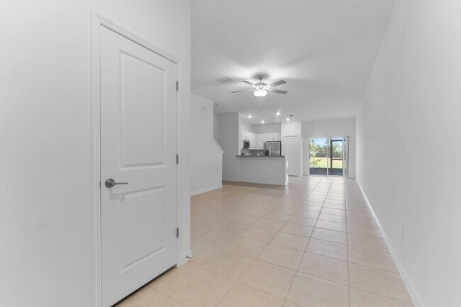 Building Photo - Luxury 3 BR + LOFT/2.5BA/1 Car Garage Luxury Townhome in the highly desirable GATED community of ...