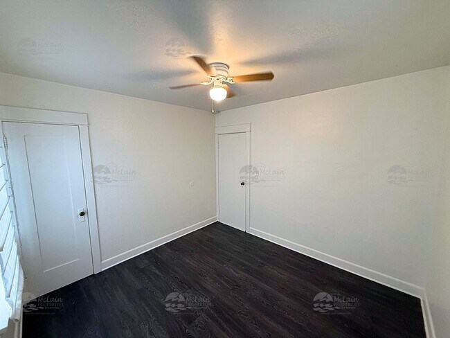 Building Photo - 304 N Rios Ave