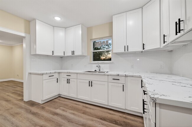 Building Photo - 2725 Avenue F