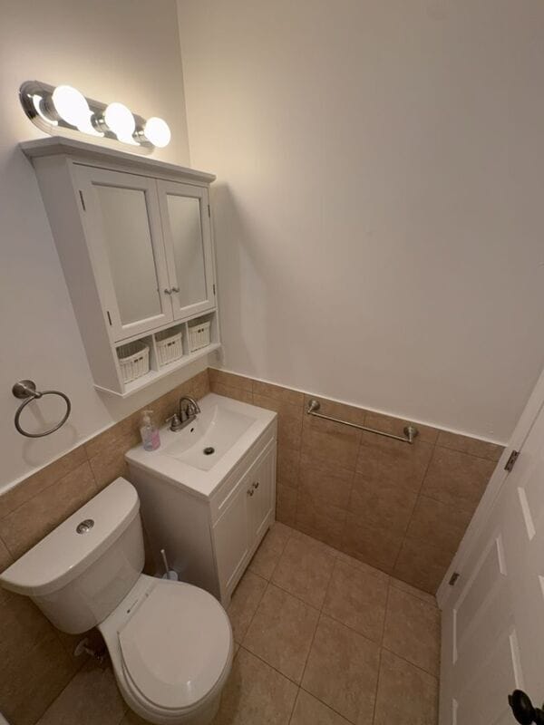 Building Photo - 730 N Main St