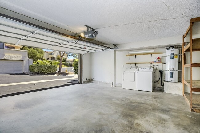 Building Photo - Beautiful 3 bedroom 2.5 bath townhouse across the street from Lake Murray