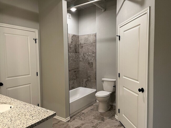 Building Photo - The Courtyard Lofts ~ Two Bedroom Apartment