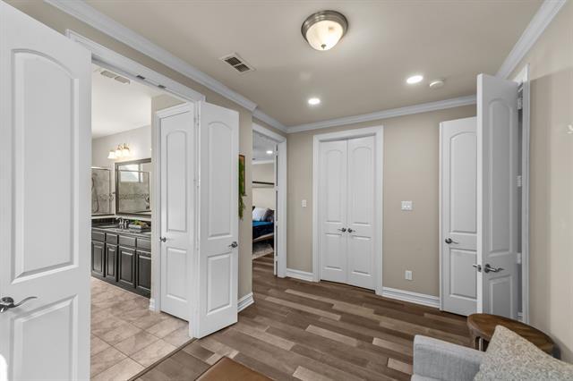 Building Photo - 2881 Redfern Dr