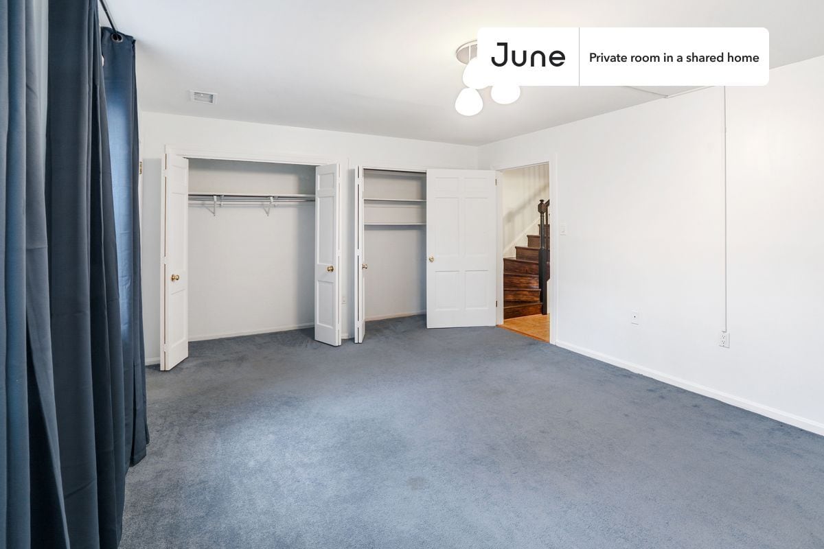 Building Photo - Room in Shared 7 bed/3.5 bath home
