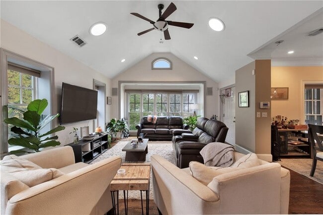 Building Photo - 451 Hascall Rd NW