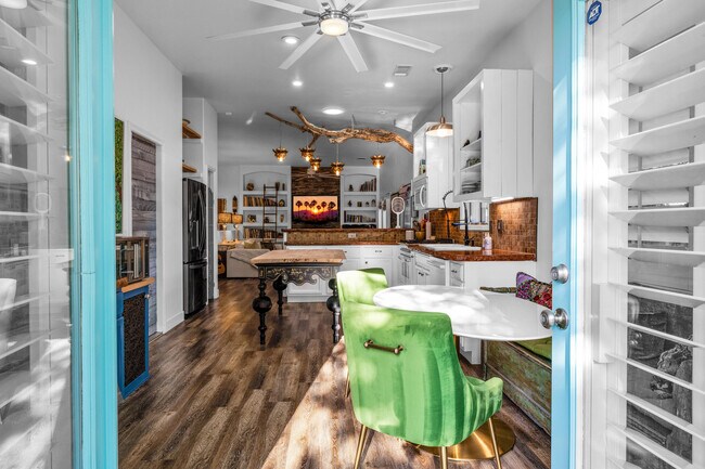 Building Photo - 53980 Avenida Mendoza