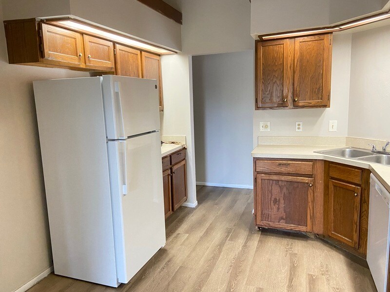 Building Photo - 1090 Condor Pl