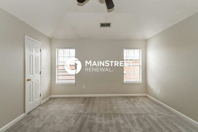 Building Photo - 4 Bedroom Pet-Friendly Home in MEMPHIS, TN with Main Street Renewal