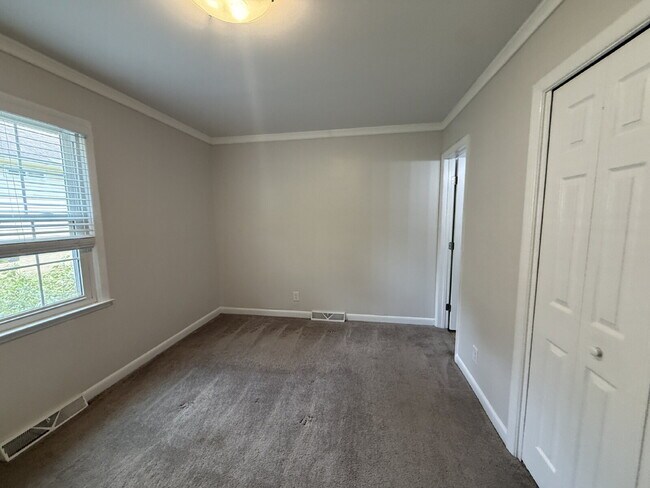 Building Photo - 3BR/2BA Durham Duplex | Utilities Included | Move-In Special: $500 Deposit | Near Duke
