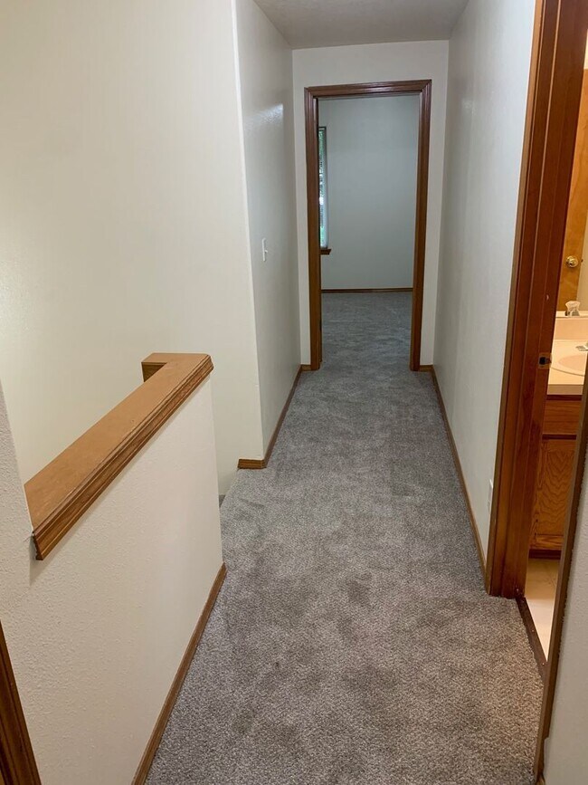 Building Photo - wuw01