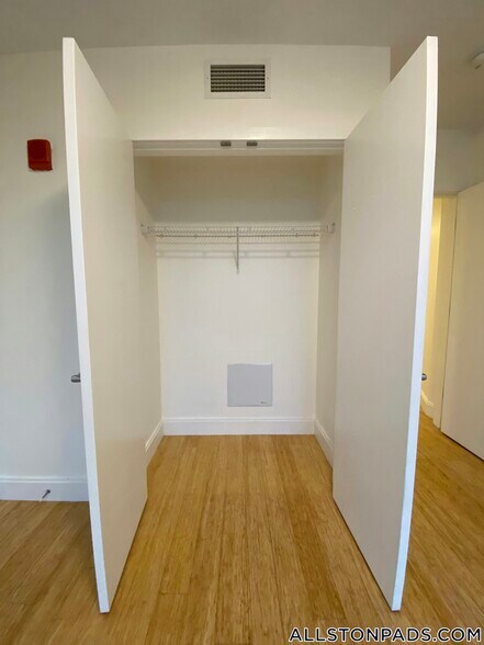 Building Photo - 40 Malvern St