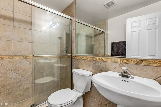 Building Photo - 2335 W Harrison St