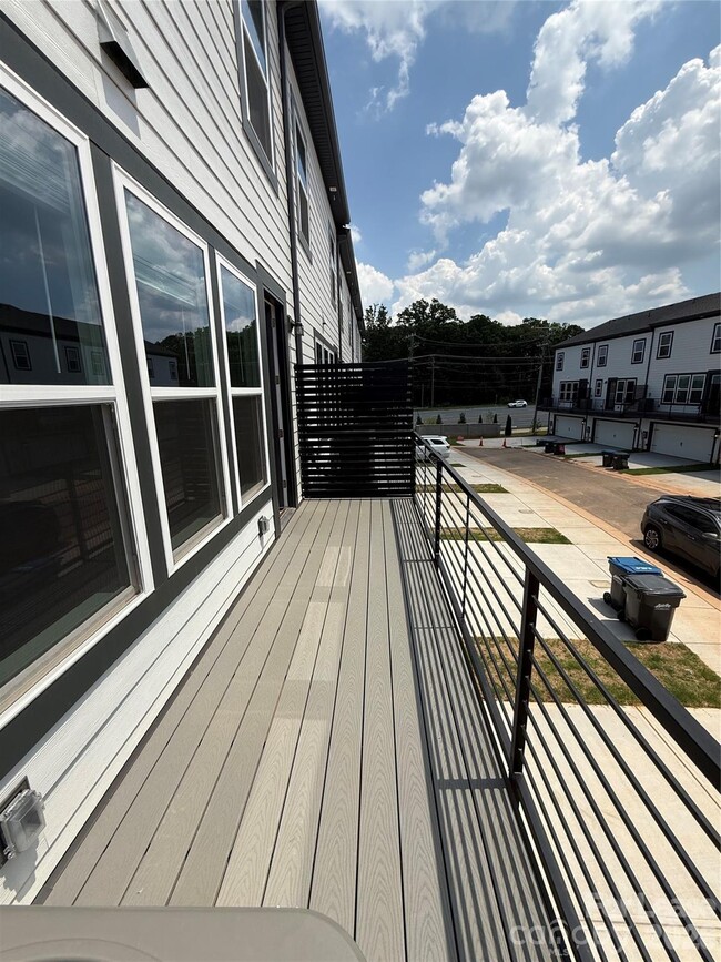 Building Photo - 2143 Hawksworth Ln