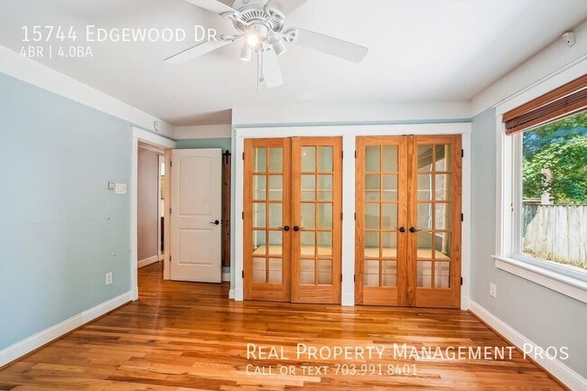 Building Photo - 15744 Edgewood Dr