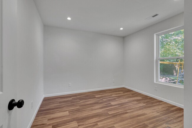 Bedroom 2 - 103 Brookhollow Dr