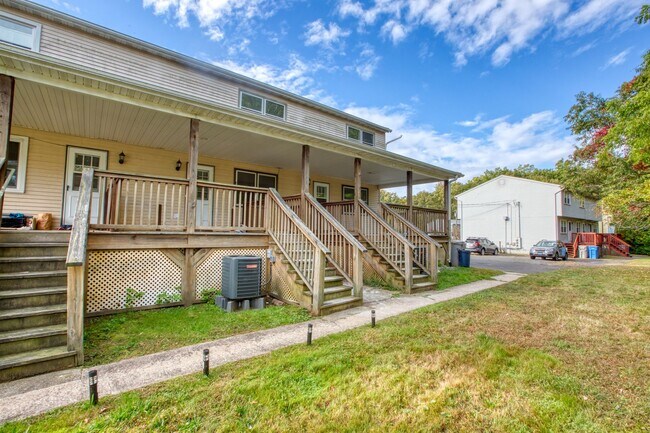 Building Photo - 72 Ceasar Drive - Unit 3 (left)