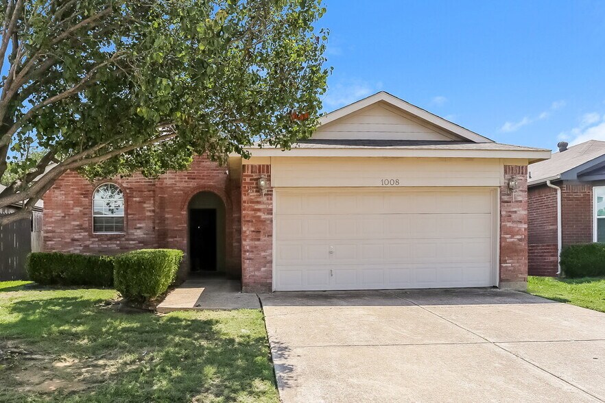 Primary Photo - 1008 Buffalo Springs Dr