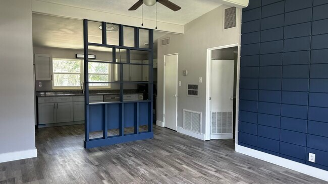 Building Photo - 1637 Normandy Way