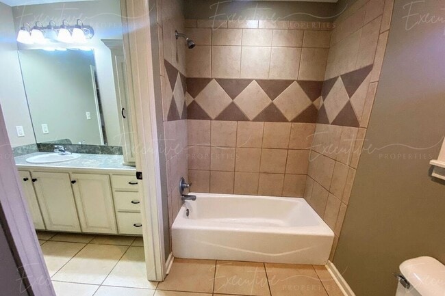 Building Photo - 2BR/2BA Duplex Near McNeese | W/D Included | Built-In Workspace