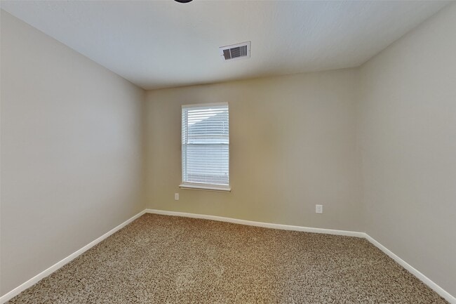 Building Photo - 21338 Wildcroft Dr