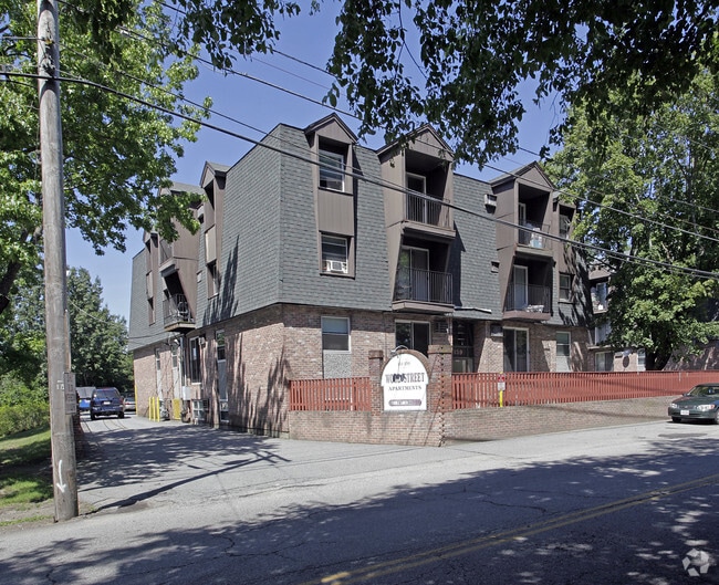 Building Photo - Wood Crest Apartments