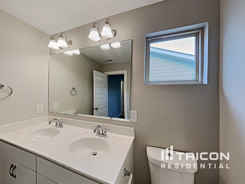 Building Photo - 277 Carellton Dr