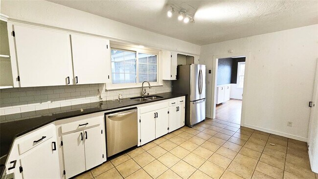 Building Photo - 2108 NW 25th St