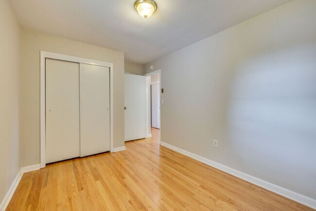 Building Photo - Beautifully updated 3 BR 1 BA home with ex...