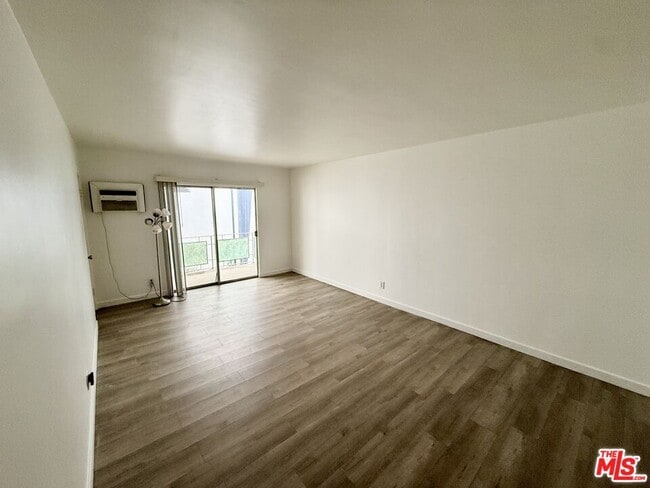 Building Photo - 1333 N Fuller Ave