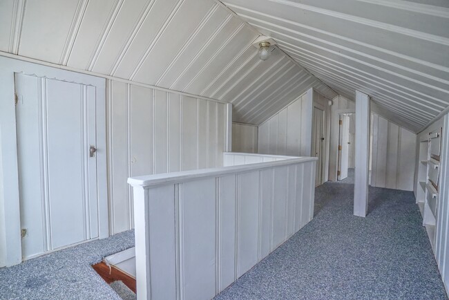 Building Photo - 525 E Eckman St