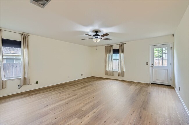 Building Photo - 6937 Sabrina Dr