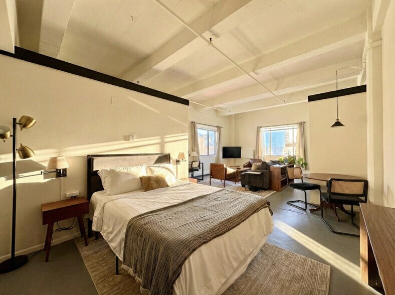 Building Photo - 823 N 2nd St