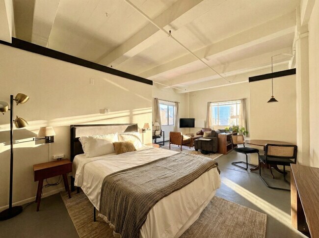 Building Photo - 823 N 2nd St